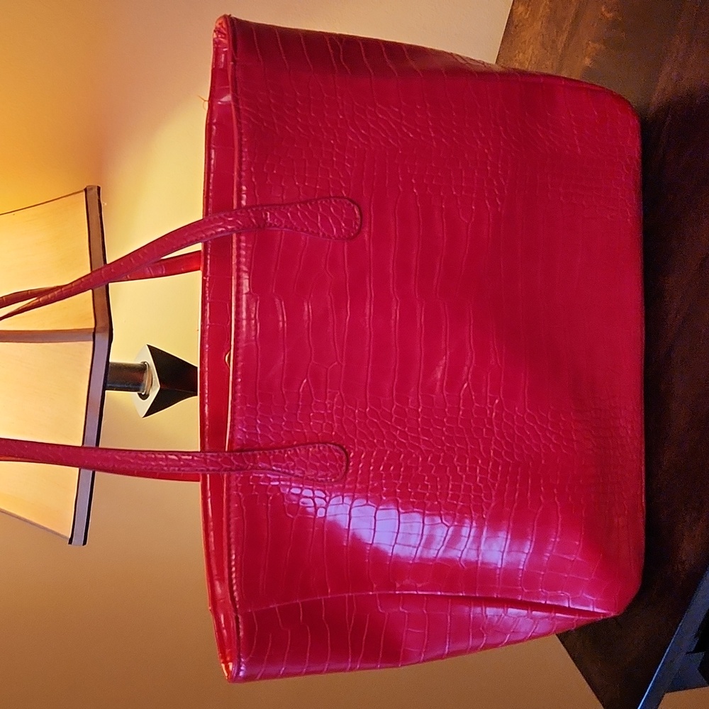Mia Le Farrow red faux leather alligator print bag
